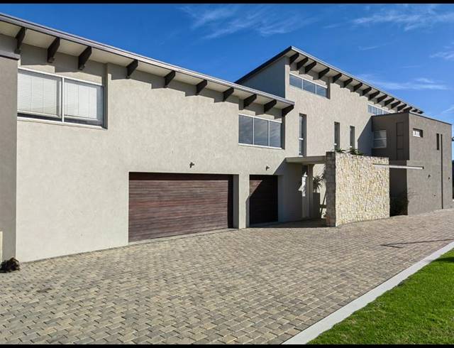 5 BEDROOM HOUSE FOR SALE IN OUBAAI